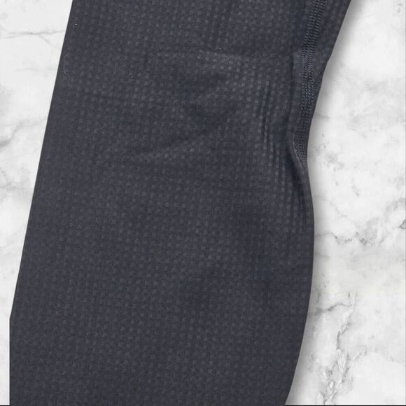 Lululemon Size 0 Black Textured Aligns High Rise Leggings - Picture 2 of 5
